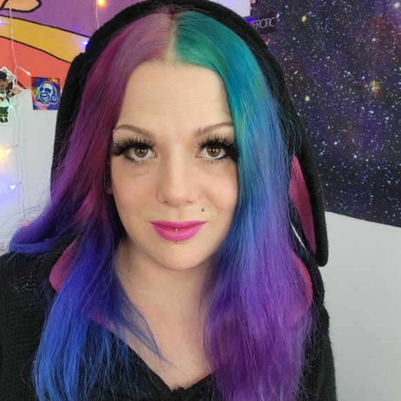 Meet your Posher, Lauren - Picture 1 of 3